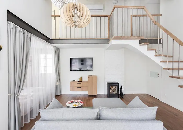 3 Bedroom Apartment 24H Self Check In, Free Parking, Ac, Fireplace